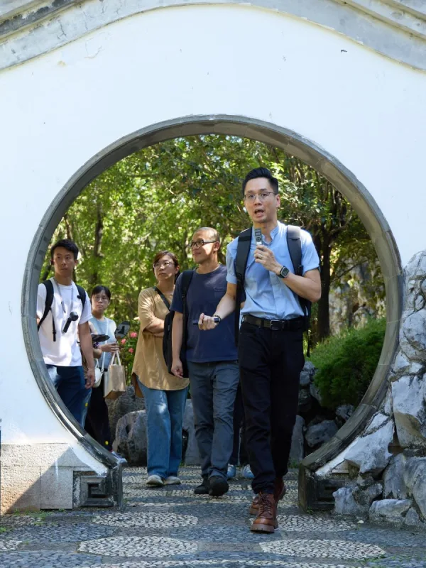 Ways of Seeing Garden: Chinese Classical Gardens in Hong Kong (Kowloon Walled City Park)